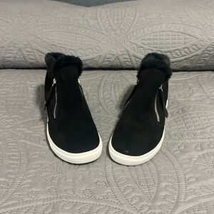 Madden Girl Prevale short boot. Faux fur inside with suede outer. Size 9.